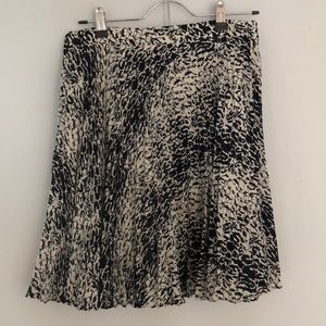 Reiss Printed Pleated Skirt in Navy/White